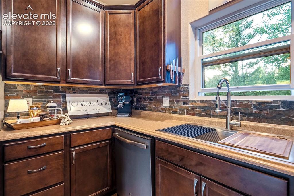 Image 12 of 50: Kitchen