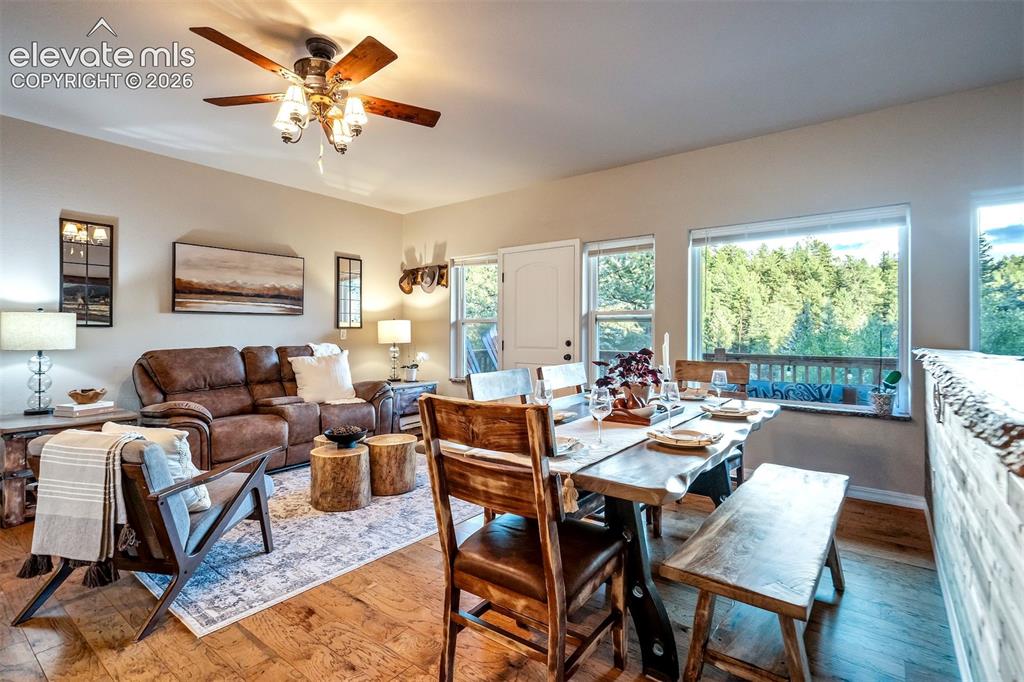 Image 14 of 50: Dining Area