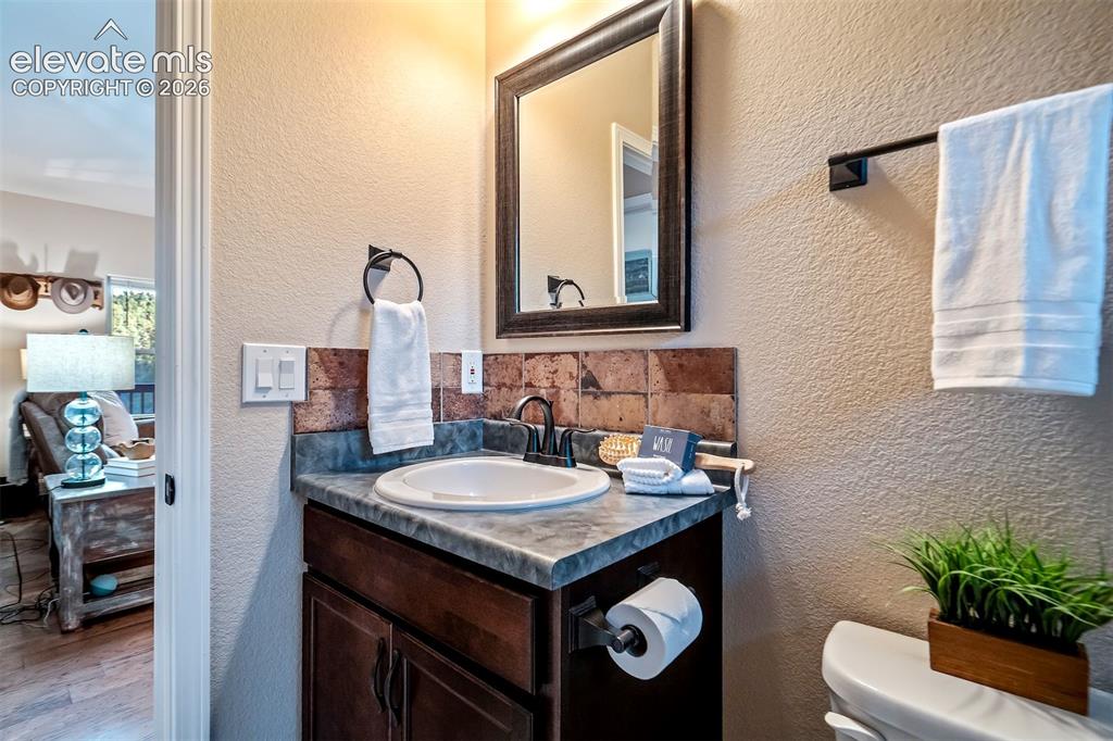 Image 17 of 50: Bathroom