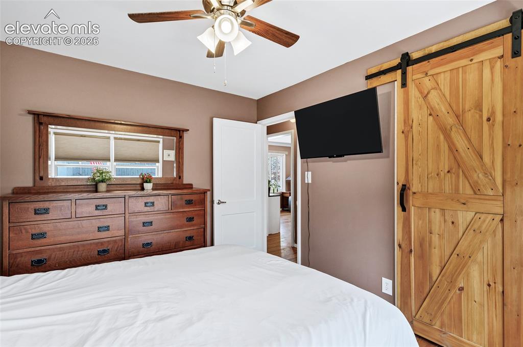 Image 14 of 29: Bedroom