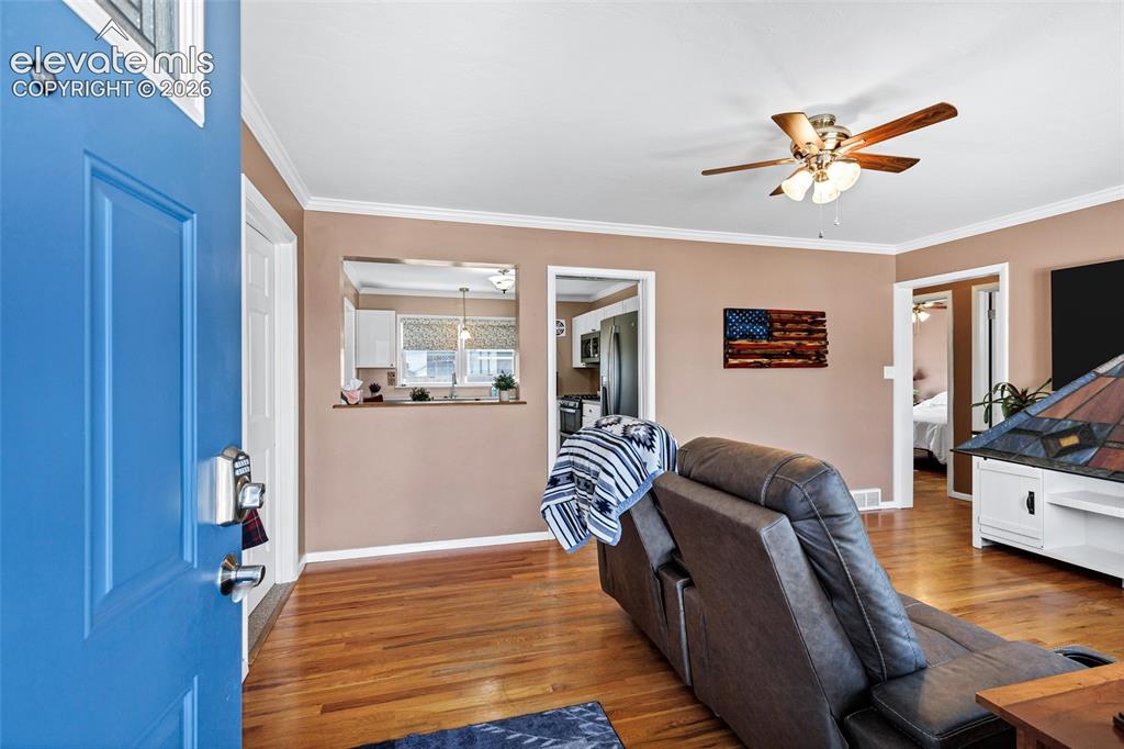 Image 4 of 29: Living Room