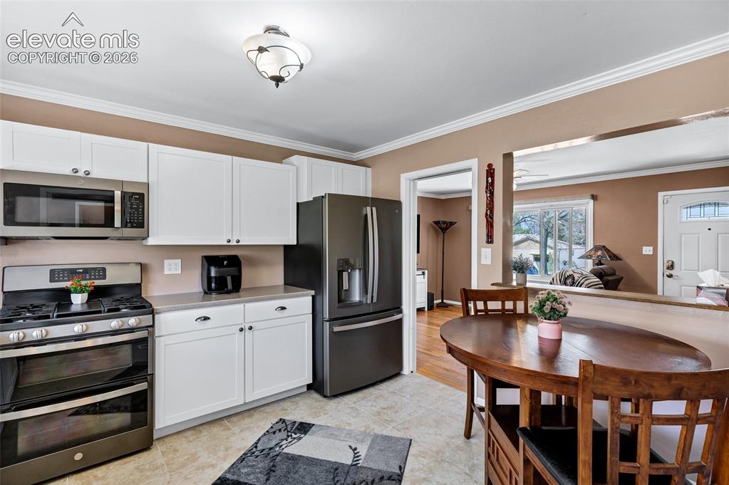 Image 8 of 29: Kitchen