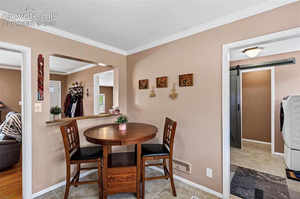 Image 9 of 29: Dining Area