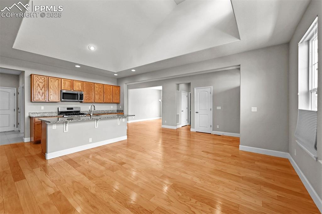 Image 13 of 45: Kitchen