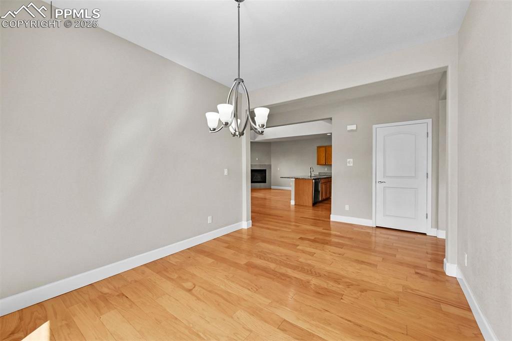 Image 17 of 45: Dining Area