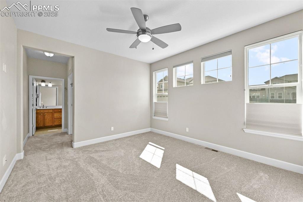 Image 19 of 45: Bedroom