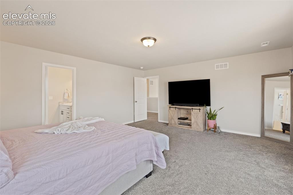 Image 19 of 35: Bedroom