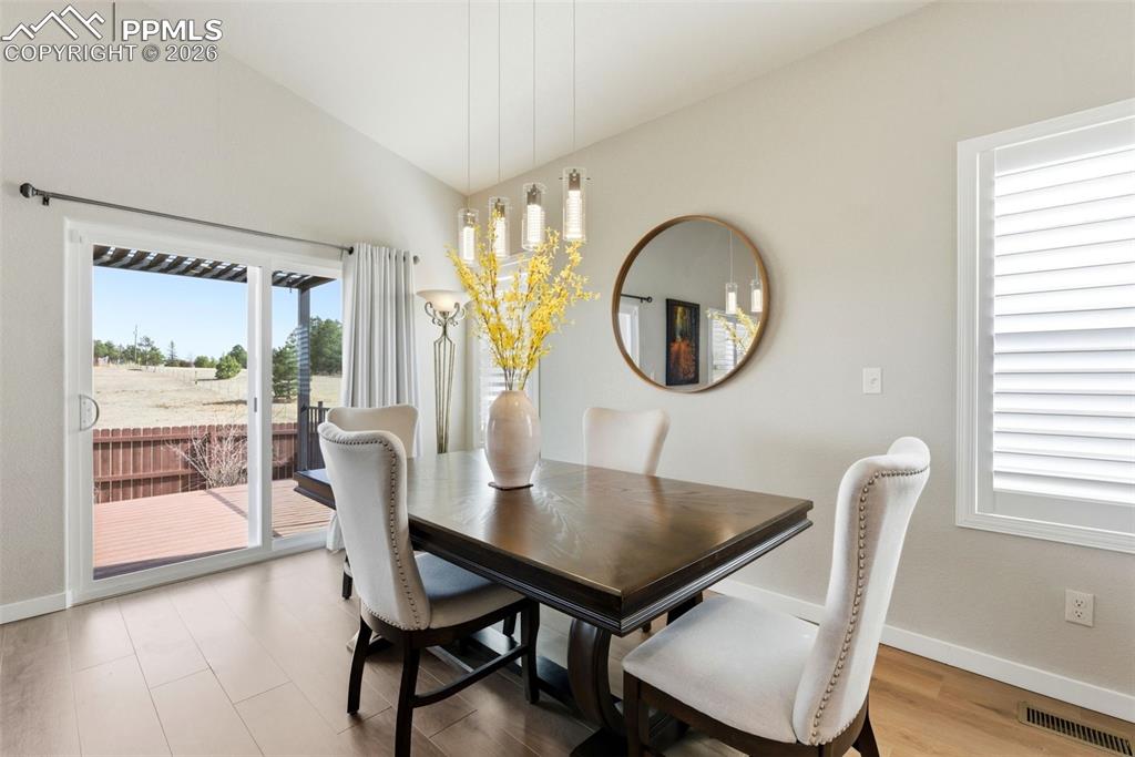 Image 10 of 48: Dining Area