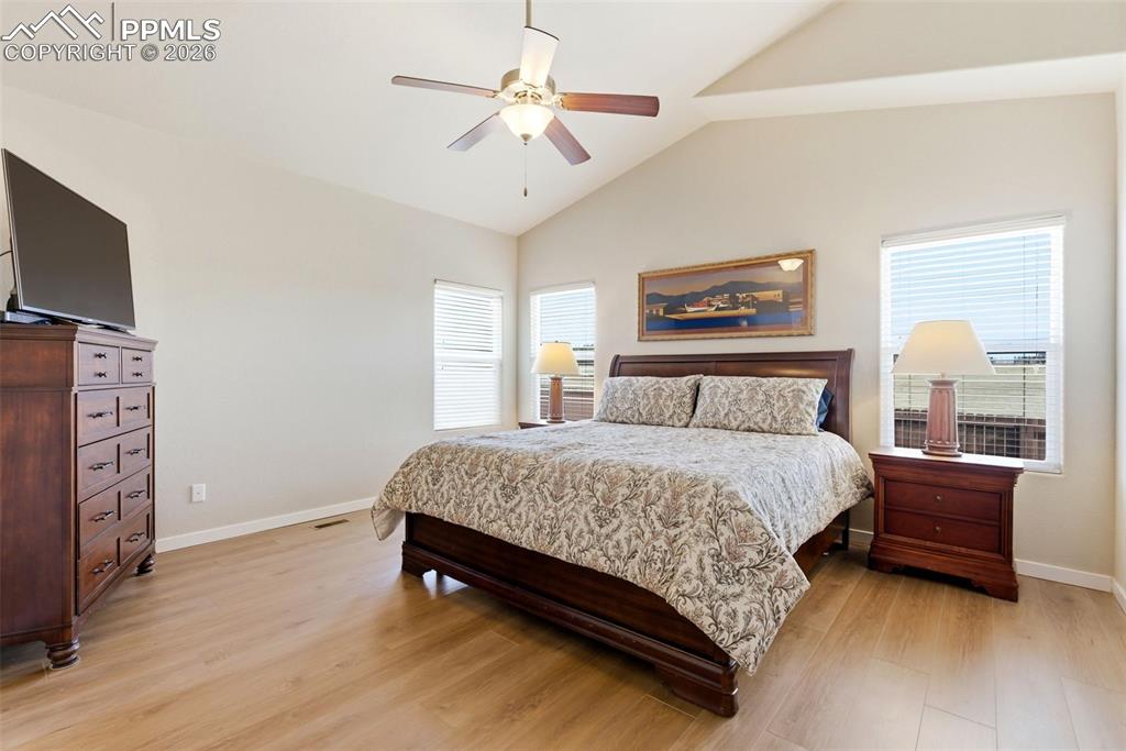 Image 14 of 48: Bedroom