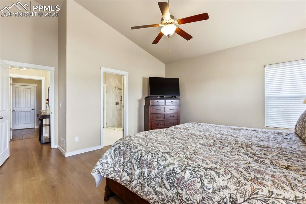 Image 15 of 48: Bedroom