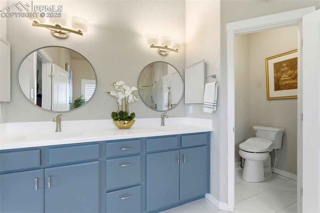 Image 18 of 48: Bathroom