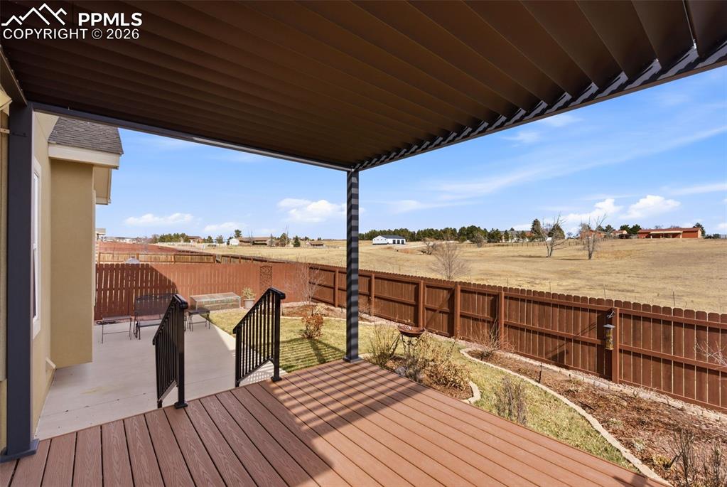 Image 37 of 48: Deck