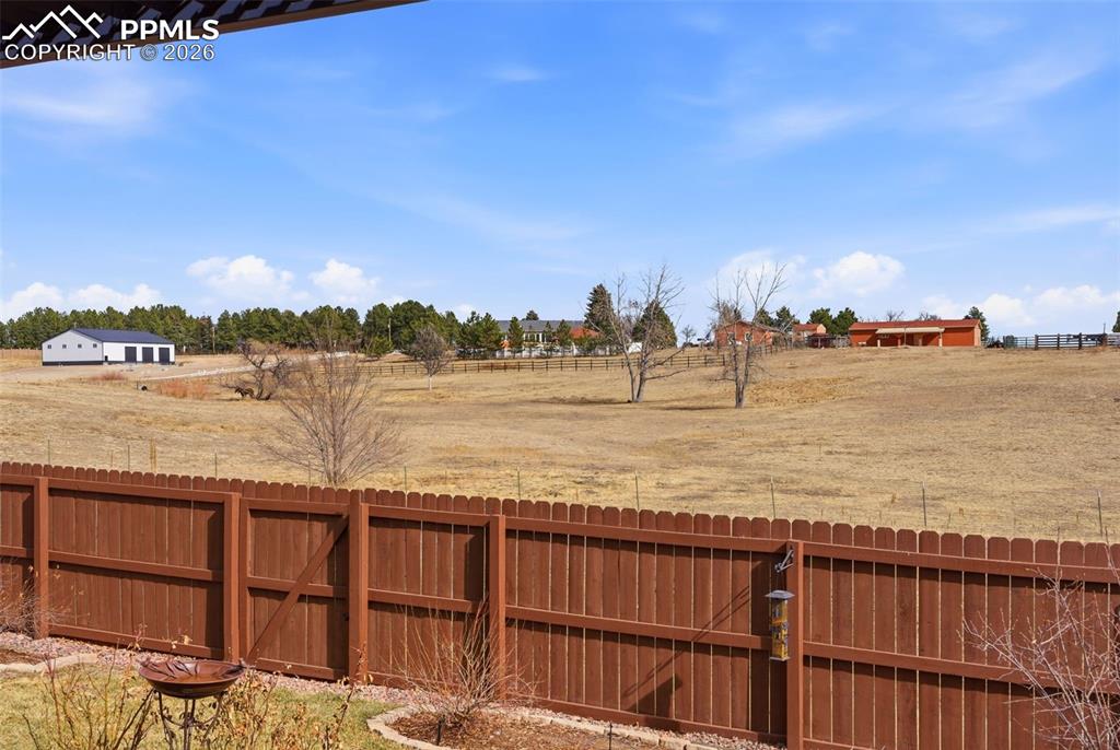 Image 38 of 48: Yard