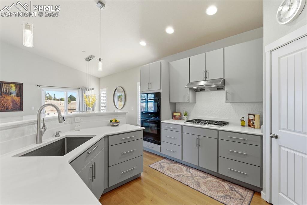 Image 4 of 48: Kitchen