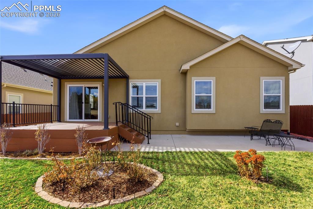 Image 40 of 48: Back of Structure