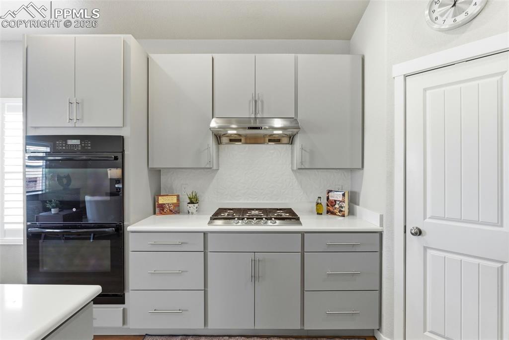 Image 5 of 48: Kitchen