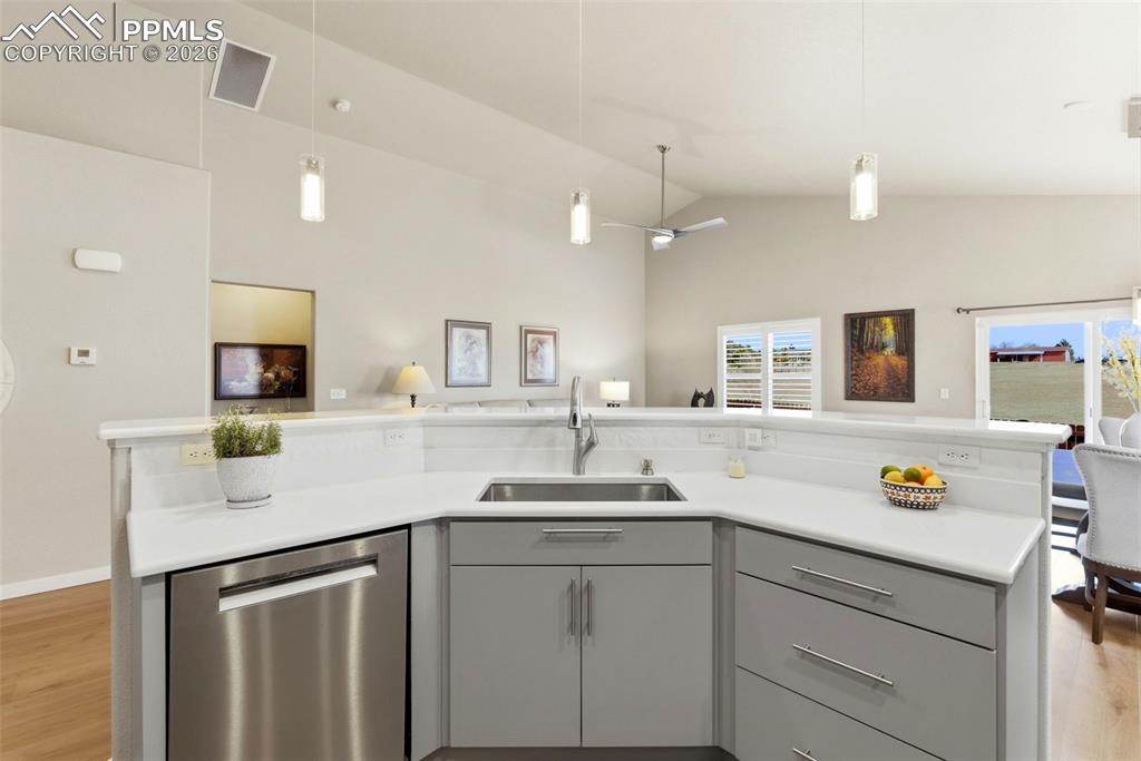 Image 7 of 48: Kitchen