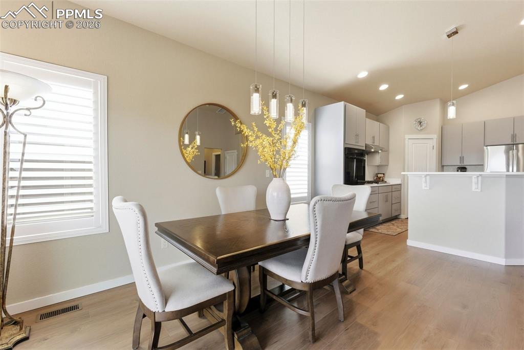 Image 9 of 48: Dining Area