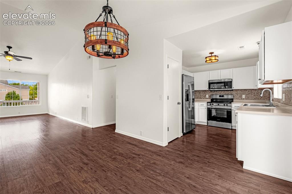 Image 10 of 34: Kitchen