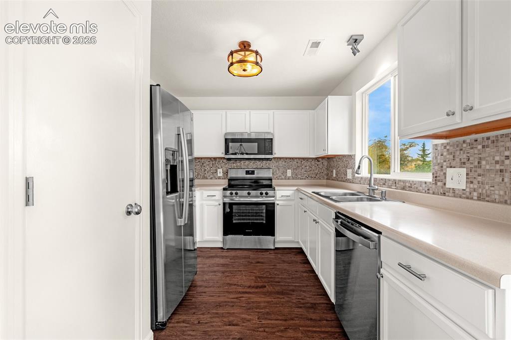 Image 11 of 34: Kitchen