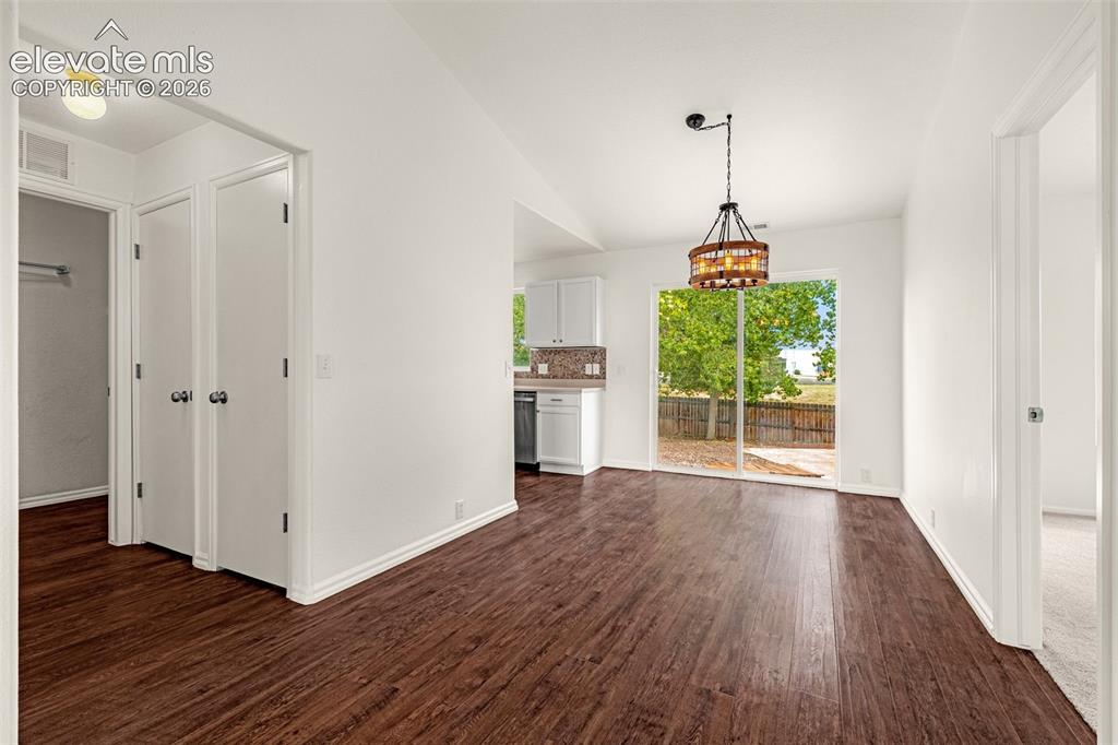 Image 9 of 34: Dining Area
