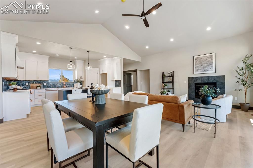 Image 12 of 45: Dining Area