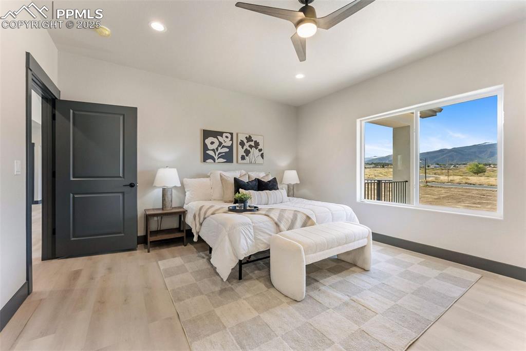 Image 17 of 45: Bedroom