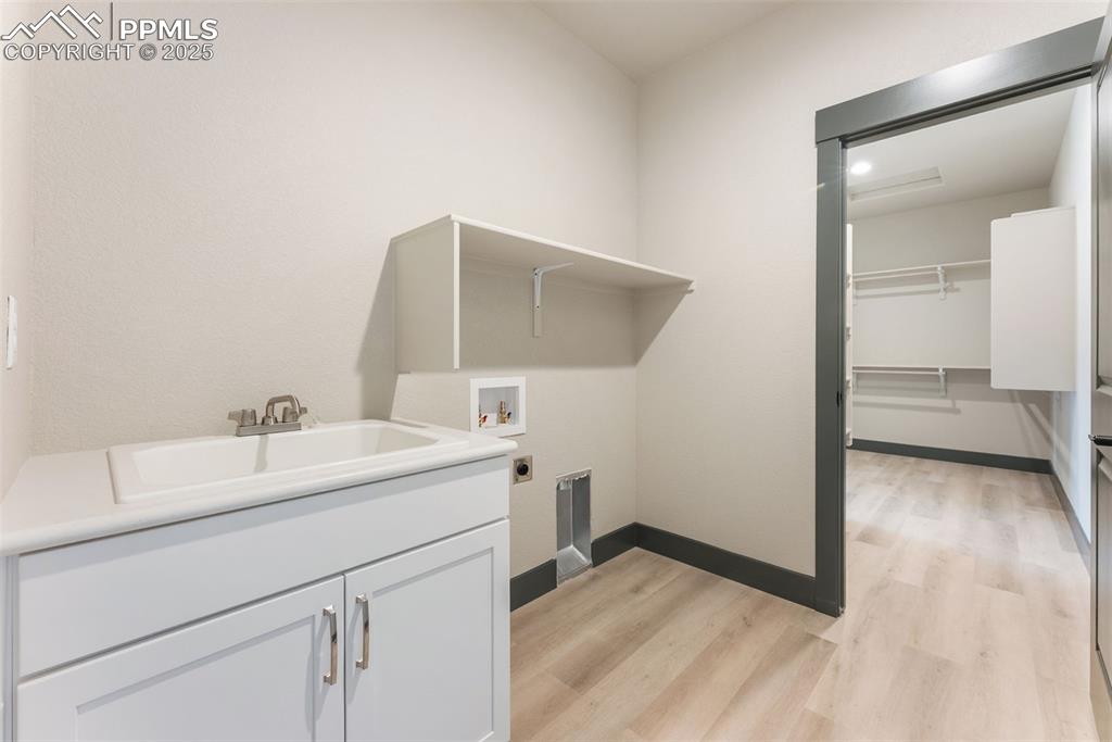 Image 23 of 45: Laundry