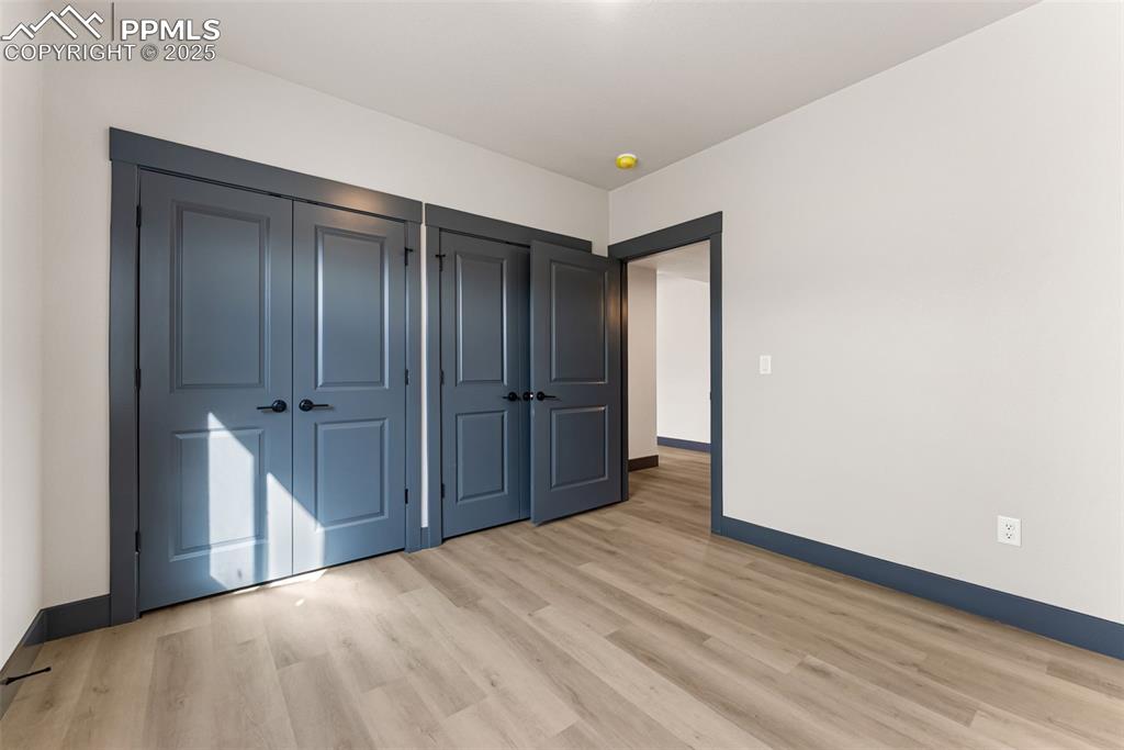 Image 33 of 45: Bedroom