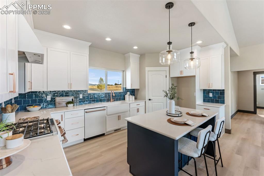 Image 4 of 45: Kitchen