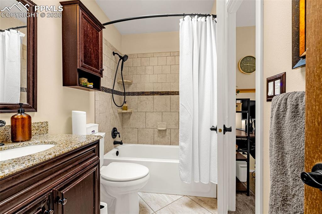 Image 11 of 23: Bathroom