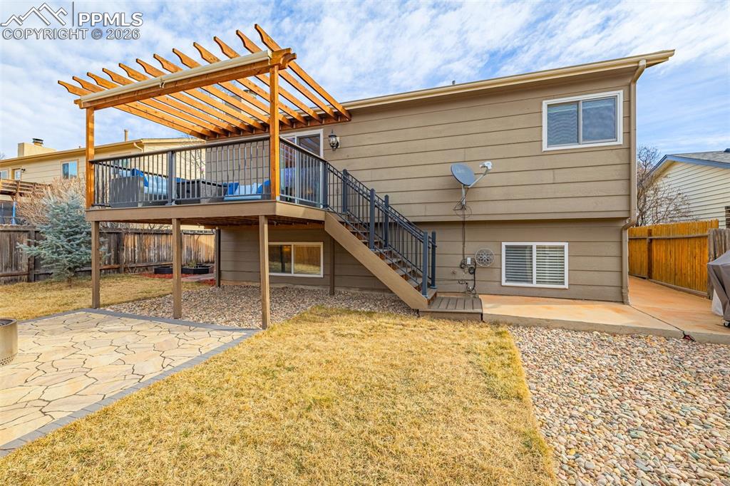 Image 18 of 23: Pergola