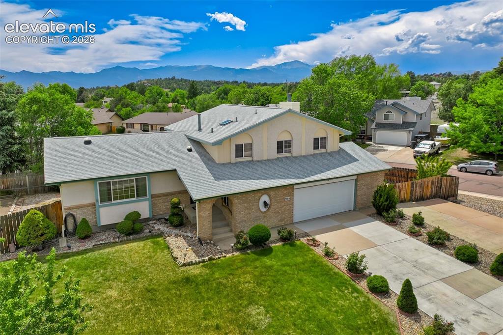 Caption: Gorgeous home has been meticulously maintained!
