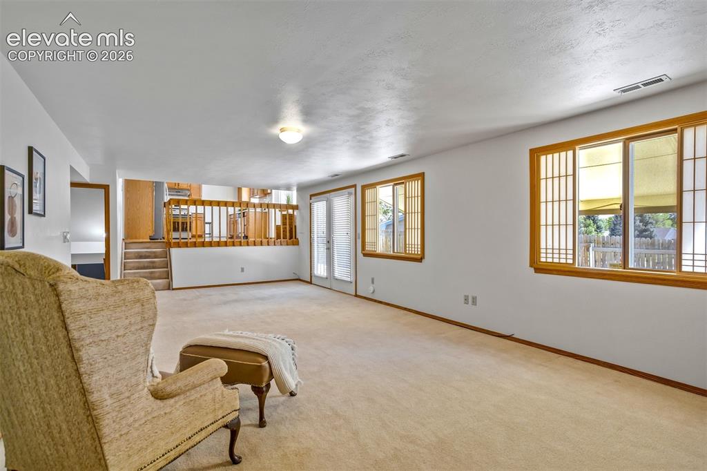 Image 22 of 50: Open floor plan