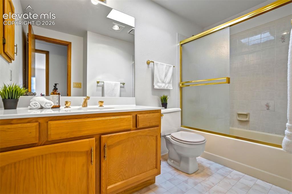Image 37 of 50: Full bathroom on upper level
