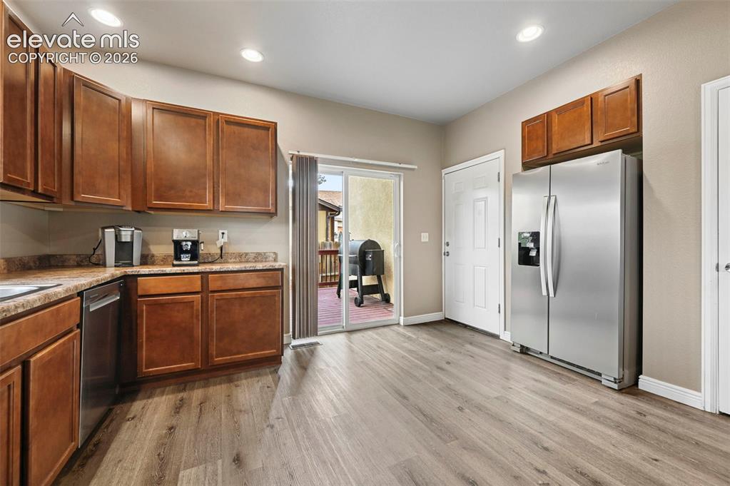 Image 10 of 33: Kitchen