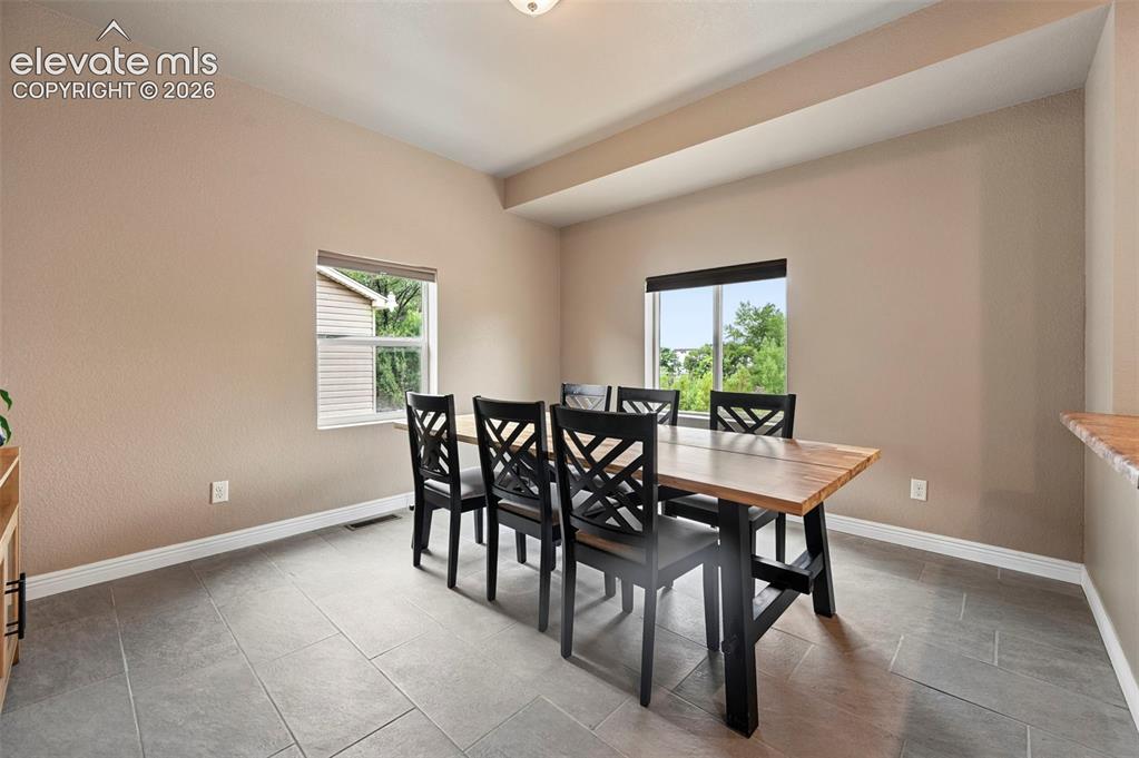 Image 12 of 33: Dining Area