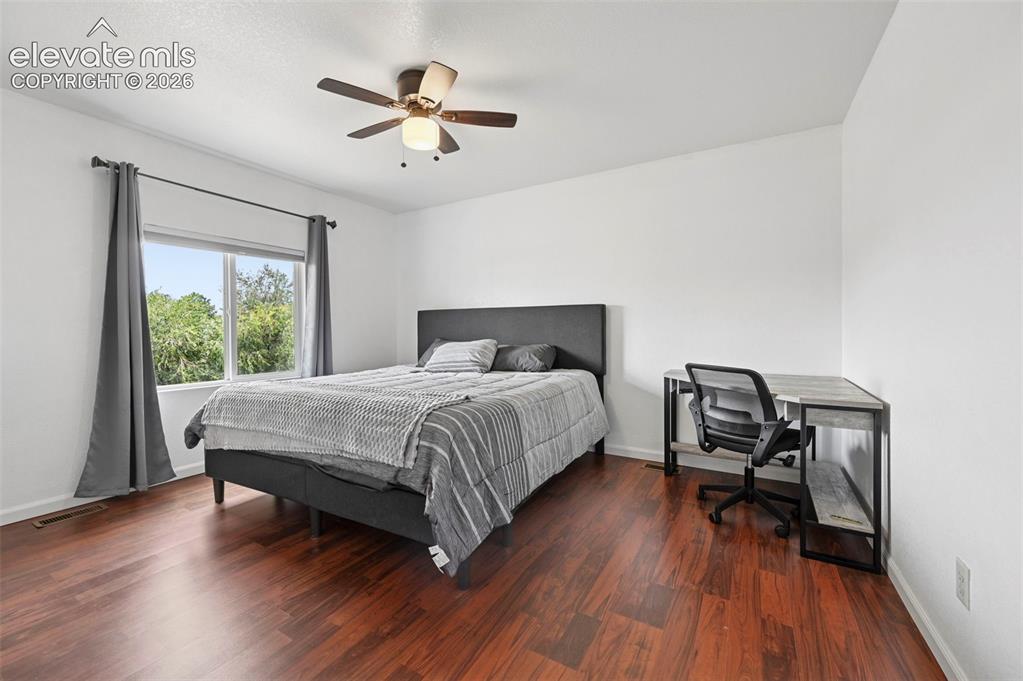 Image 17 of 33: Bedroom