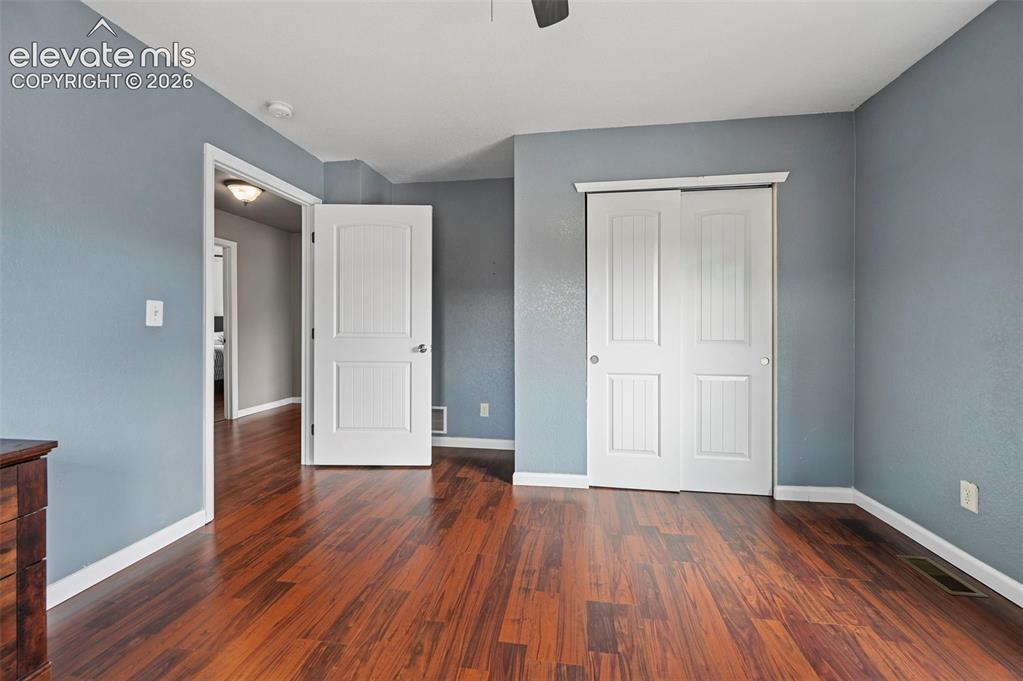Image 19 of 33: Bedroom