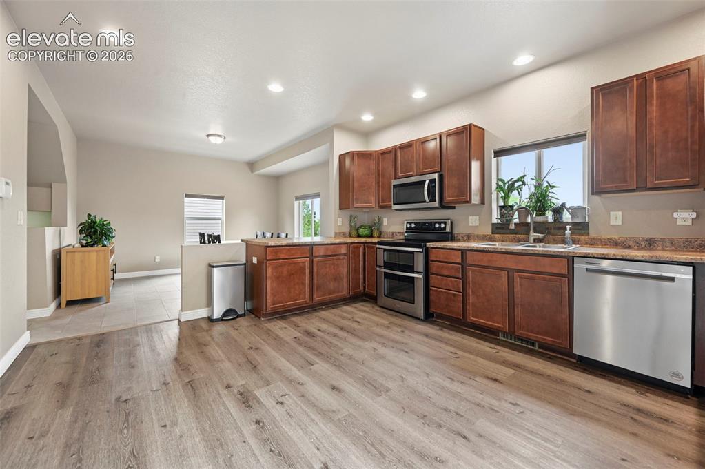 Image 8 of 33: Kitchen