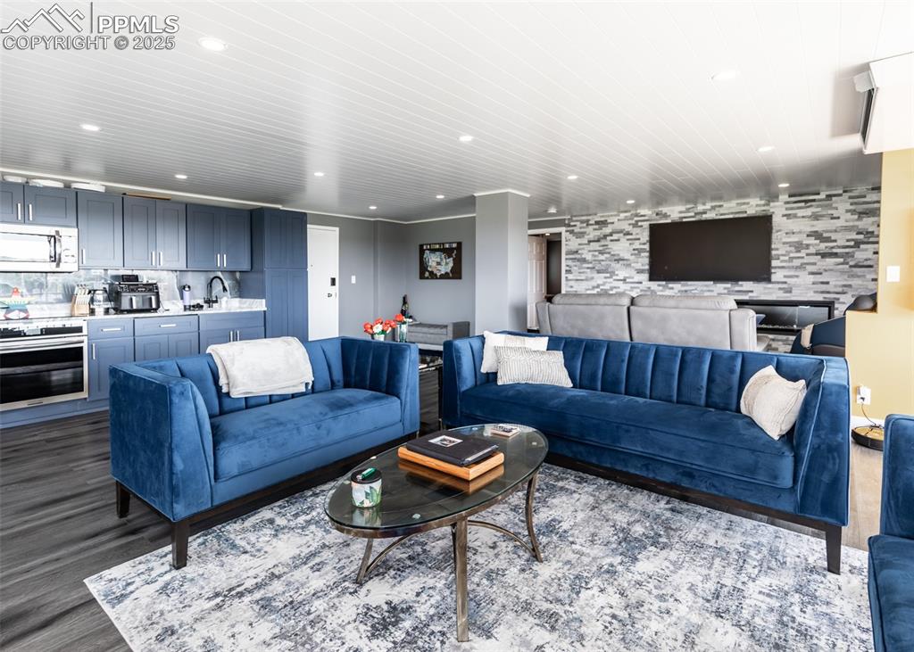 Image 9 of 32: Living Room