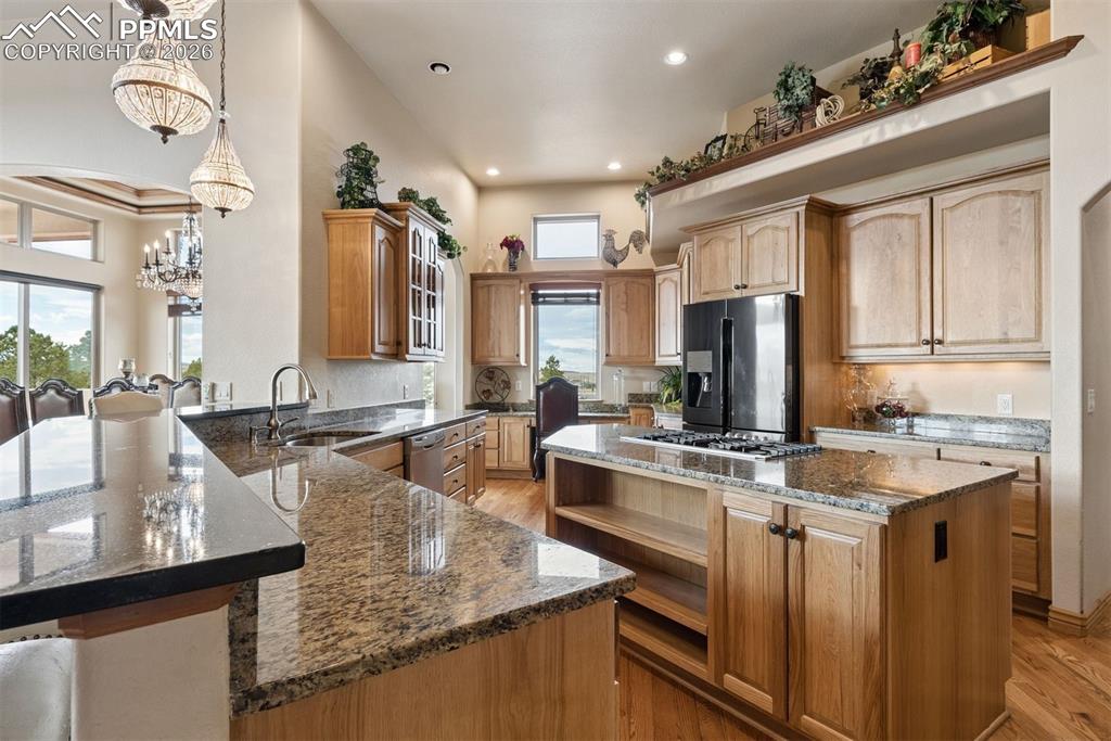 Image 14 of 49: Entry