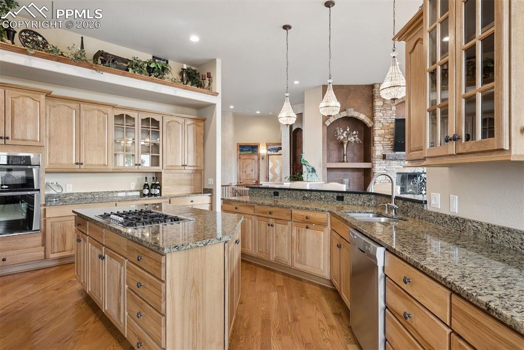 Image 16 of 49: Living Room