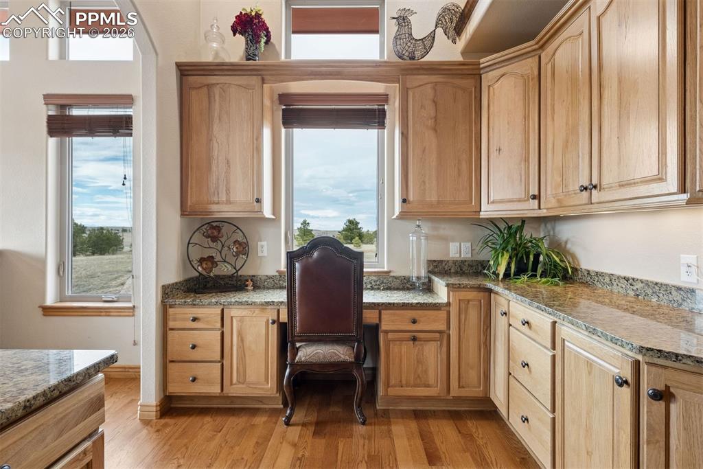 Image 18 of 49: Living Room