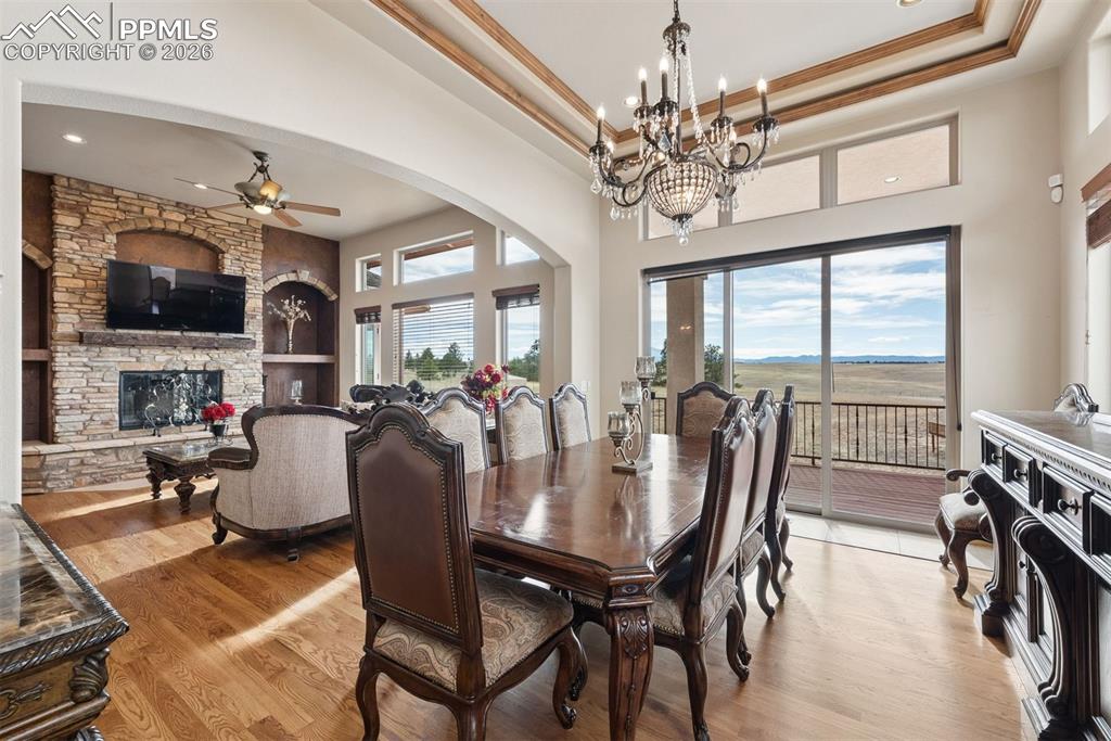 Image 19 of 49: Kitchen