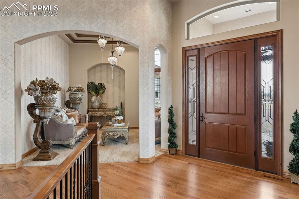 Image 21 of 49: Kitchen