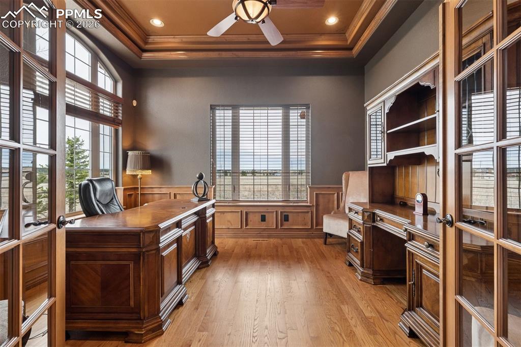 Image 24 of 49: Kitchen