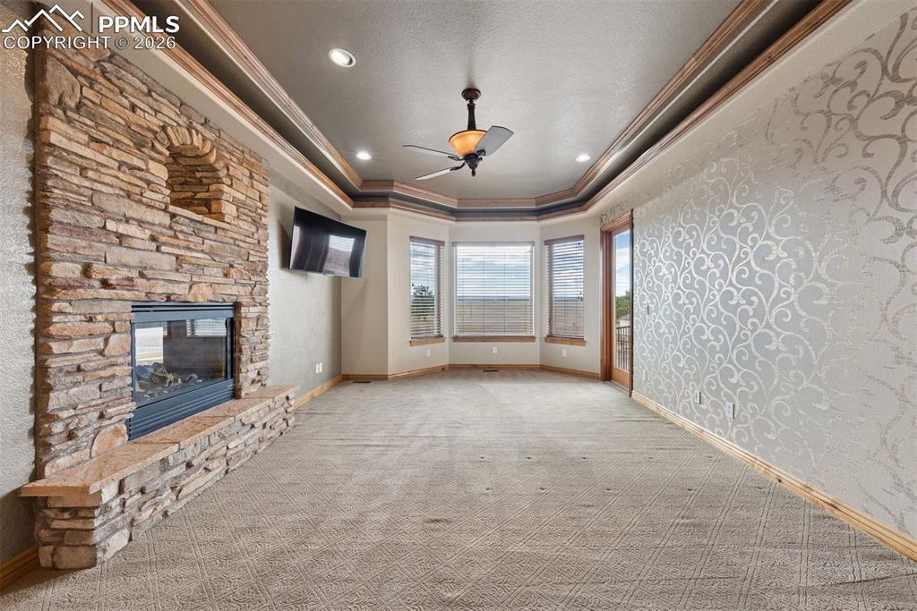 Image 25 of 49: Dining Area