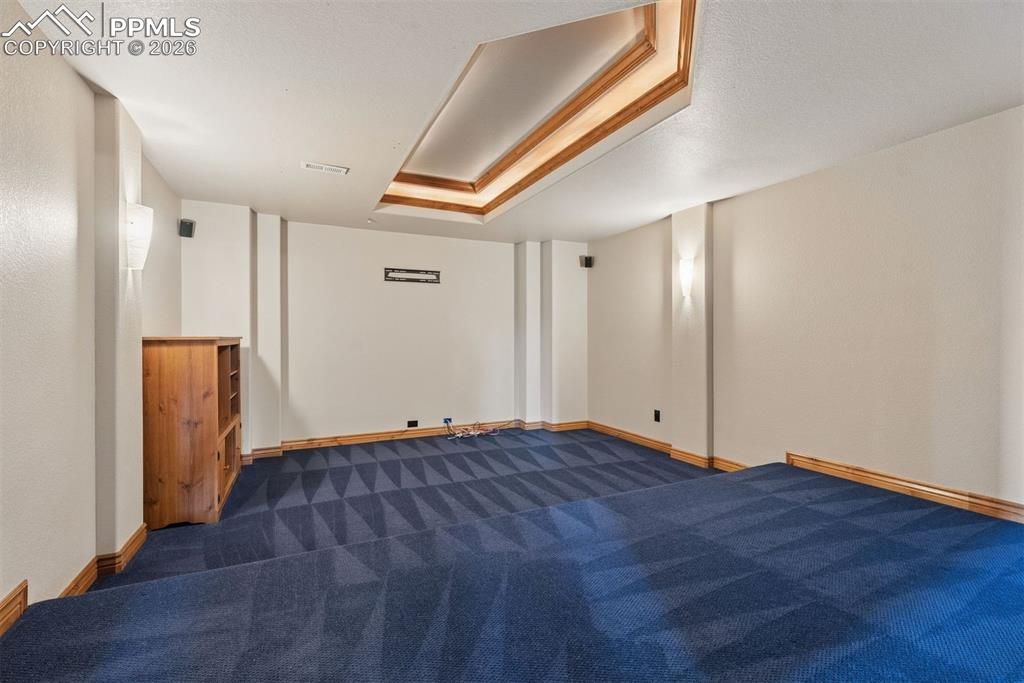 Image 38 of 49: Laundry