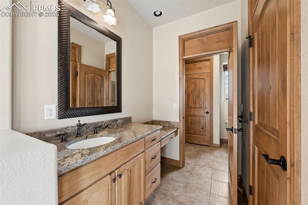 Image 41 of 49: Living Room